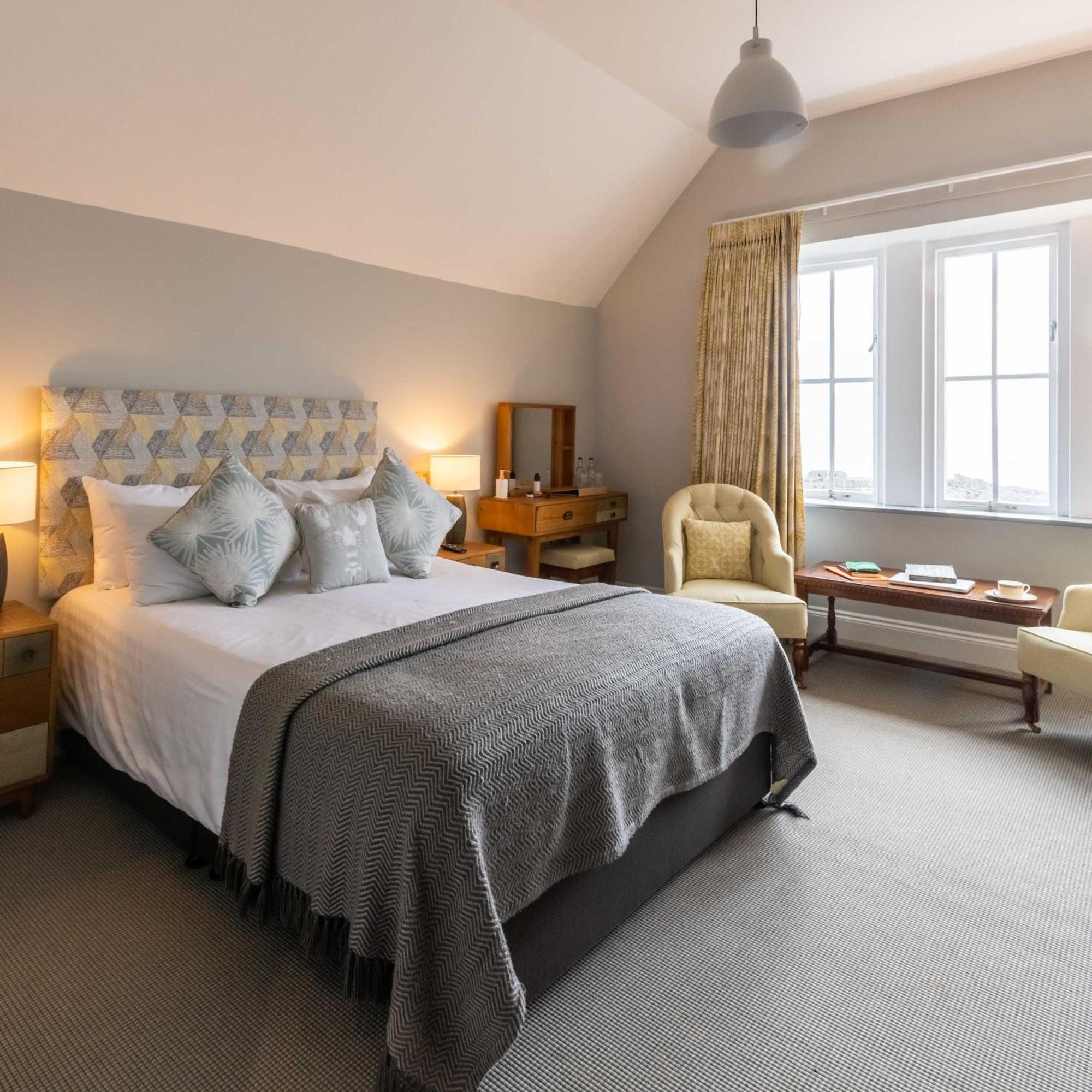 The Weir Hotel *